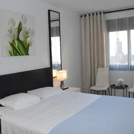 Center- Calle San Pascual Apartment